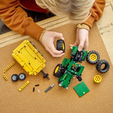 Конструктор Трактор John Deere 9620R 4WD LEGO TECHNIC 42136
