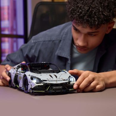 Конструктор Суперкар Lamborghini Revuelto LEGO TECHNIC 42214