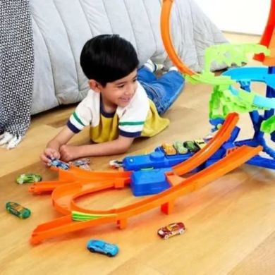 Игровой набор Невероятные воздушные столкновения Hot Wheels JFD12
