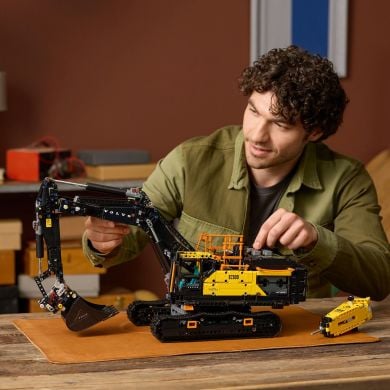 Конструктор Екскаватор Volvo EC500 Hybrid LEGO TECHNIC 42215