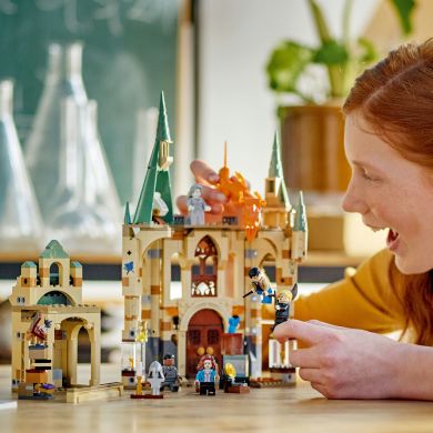 Конструктор Гоґвортс: Кімната на вимогу LEGO Harry Potter 587 деталей 76413