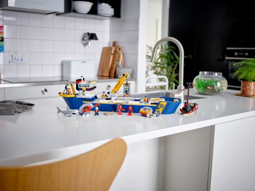 Конструктор LEGO City Океан: науково-дослідницький корабель 745 деталей 60266