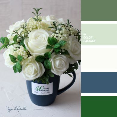 Букет з мила білих троянд в синій чашці у кубі Green boutique 66
