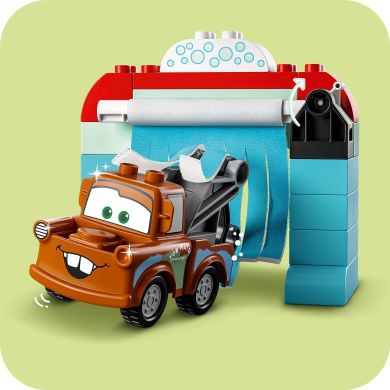 Конструктор LEGO DUPLO Disney Развлечения Молнии МакКвина и Сырника на автомойке 29 деталей 10996