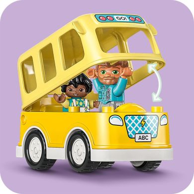 Конструктор LEGO DUPLO Поездка на автобусе 16 деталей 10988