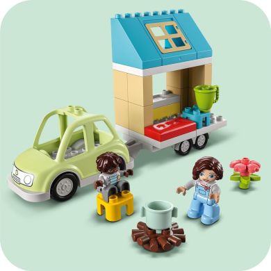 Конструктор LEGO DUPLO Town Семейный дом на колесах 31 деталей 10986