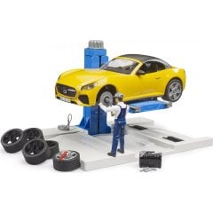 Набор игрушечных. Автомастерская Roadster Bruder, фигуркой и аксессуарами Bruder 062112