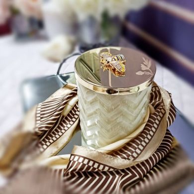 Свеча кремовая аромат ванили+шарф и крышка с золотой пчелкой Cote noire HCG03