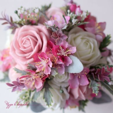 Букет з мила Ніжність білі та рожеві троянди в високій вазі у кубі Green boutique 62