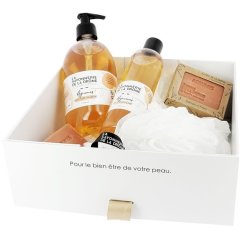 Набор &laquo;Цитрусовые&raquo;: мыло, гель, твердое мыло &times;2, мочалка Savon de la Dr&ocirc;me 3760311955433