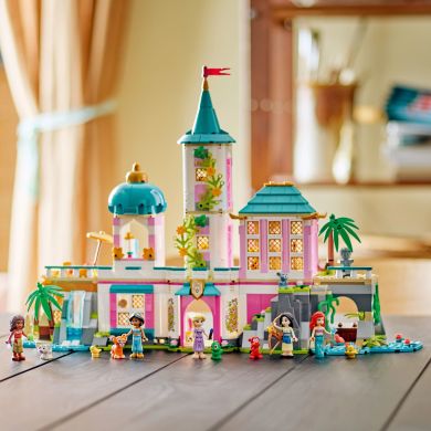 Конструктор Замок принцессы и королевские любимцы LEGO Disney Princess 43267
