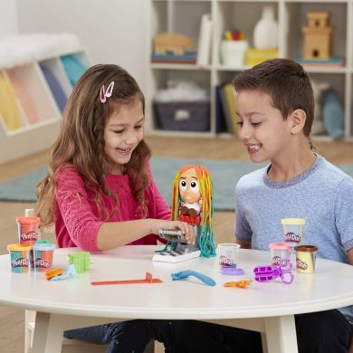 Набор для творчества с пластилином Play-Doh Кормящие прически F1260