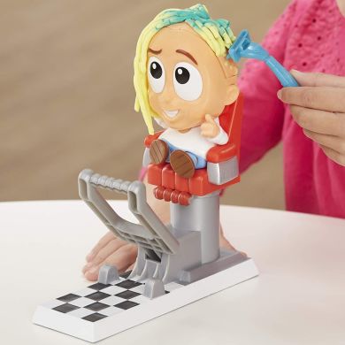 Набор для творчества с пластилином Play-Doh Кормящие прически F1260