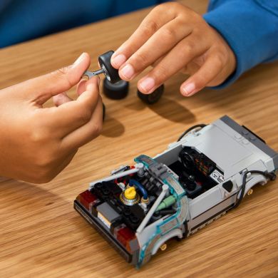 Конструктор LEGO Speed ​​Champions Оборот из фильма &laquo;Назад в будущее&raquo; 77256