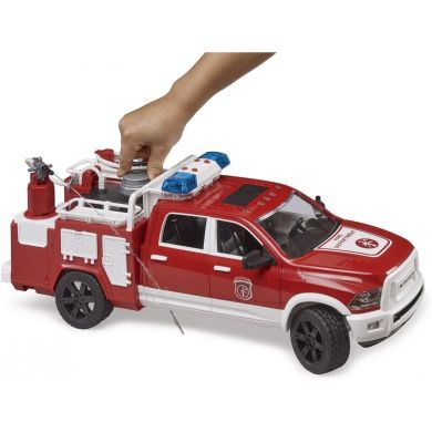 Машинка игрушечная Пожарная машина RAM 2500 Bruder 02544
