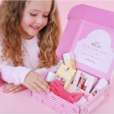Дорожный набор Miss Nella Summer Holiday (3 лака для ногтей, бальзам для губ, румяна, другие аксессуары) MNST