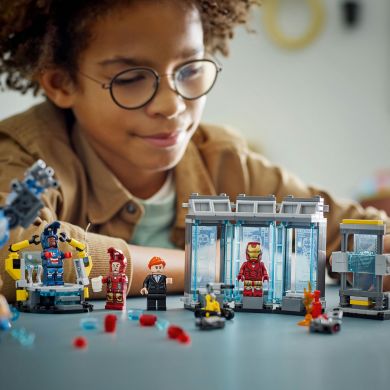 Конструктор Лаборатория Железного Человека: зал доспехов LEGO Super Heroes 76315