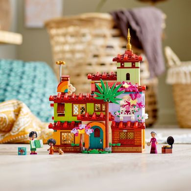 Конструктор Дом Мадригал LEGO Disney Princess 43202