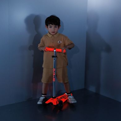 Самокат MICRO серии Maxi Deluxe Glow LED КРАСНАЯ АУРА (до 50 kg, 3-х колесный, свет) MMD368