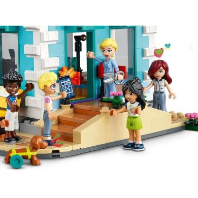 Конструктор Хартлейк-Сіті. Громадський центр LEGO Friends 41748