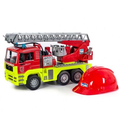 Машинка-пожарная MAN TGA с лестницей, водяным насосом и светозвуковые модулем, в комплект с шлемом Bruder 01760
