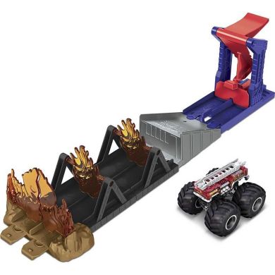 Набор Опасные противники серии Monster Trucks Hot Wheels в ассортименте GYL09