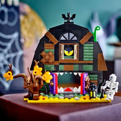 Конструктор Гэлловинский амбар LEGO Icons 40721