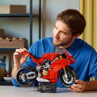 Конструктор Мотоцикл Ducati Panigale V4 S LEGO Technic 42202