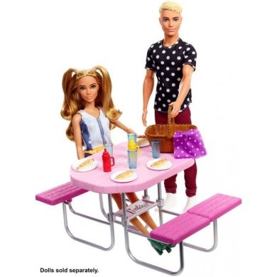 Набор мебели и аксессуаров Barbie Барби для отдыха на природе в ассортименте FXG37
