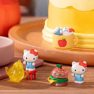 Фигурка-сюрприз POP TOP HELLO KITTY ЯБЛОЧНЫЙ ВОРКШОП (в ас.) 24WH-007