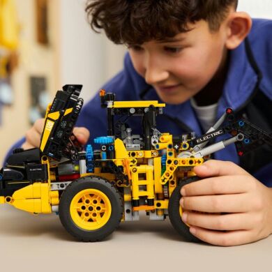 Конструктор Колісний навантажувач Volvo L120 Electric LEGO Technic 42209