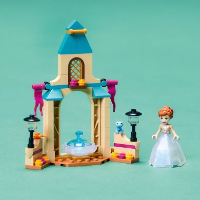 Конструктор Подвір'я палацу Анни LEGO Disney Princess 43198