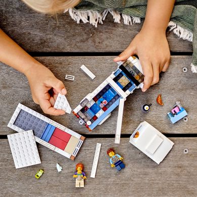 Конструктор LEGO City Канікули в будинку на колесах190 деталей 60283