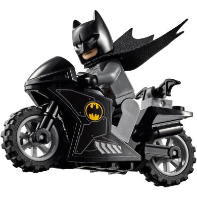 Конструктор LEGO Super Heroes Мобильная база Бэтмена 743 деталей 76160