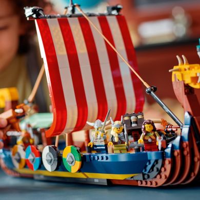 Конструктор Корабль викингов и Мидгардский змей LEGO Creator 31132