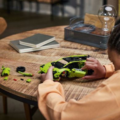 Конструктор LEGO Technic Lamborghini Huracán Tecnica 806 деталей 42161