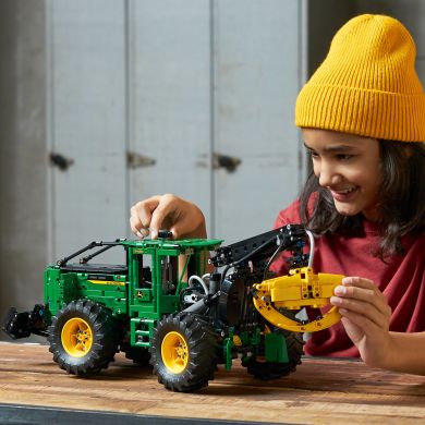 Конструктор LEGO Трелёвочный трактор «John Deere» 948L-II Technic 42157