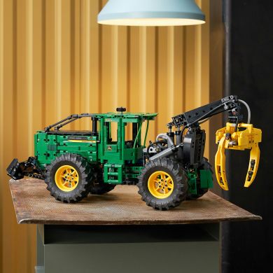 Конструктор LEGO Трелювальний трактор «John Deere» 948L-II Technic 42157