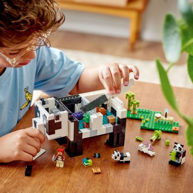 Конструктор LEGO Minecraft Помешкання панди 553 деталей 21245
