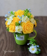 Сувенирная цветочная композиция Желтые розы в чашке Green boutique 109