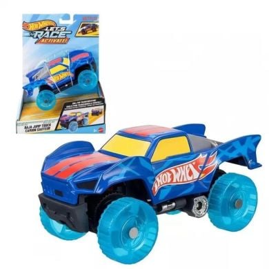 Увеличенная машинка из мультсериала Газируй в масштабе 1:32 Hot Wheels (в асс.) JJX15